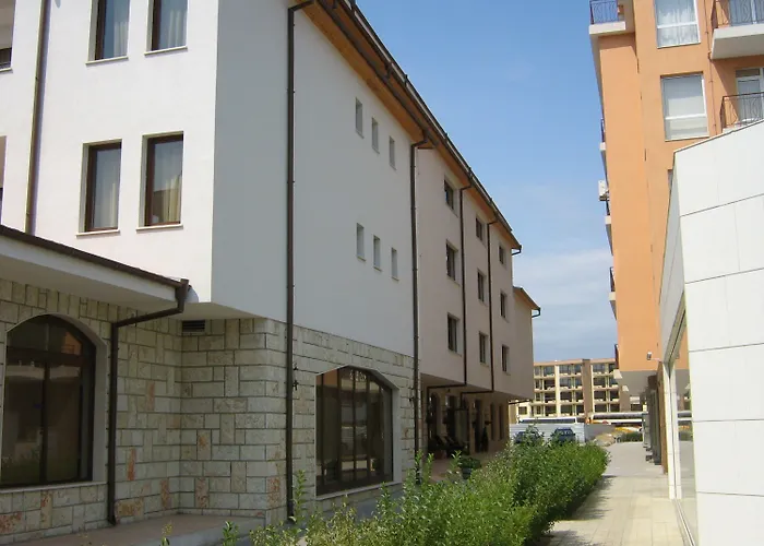 Maria Revas מלון