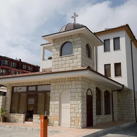 Maria Revas מלון